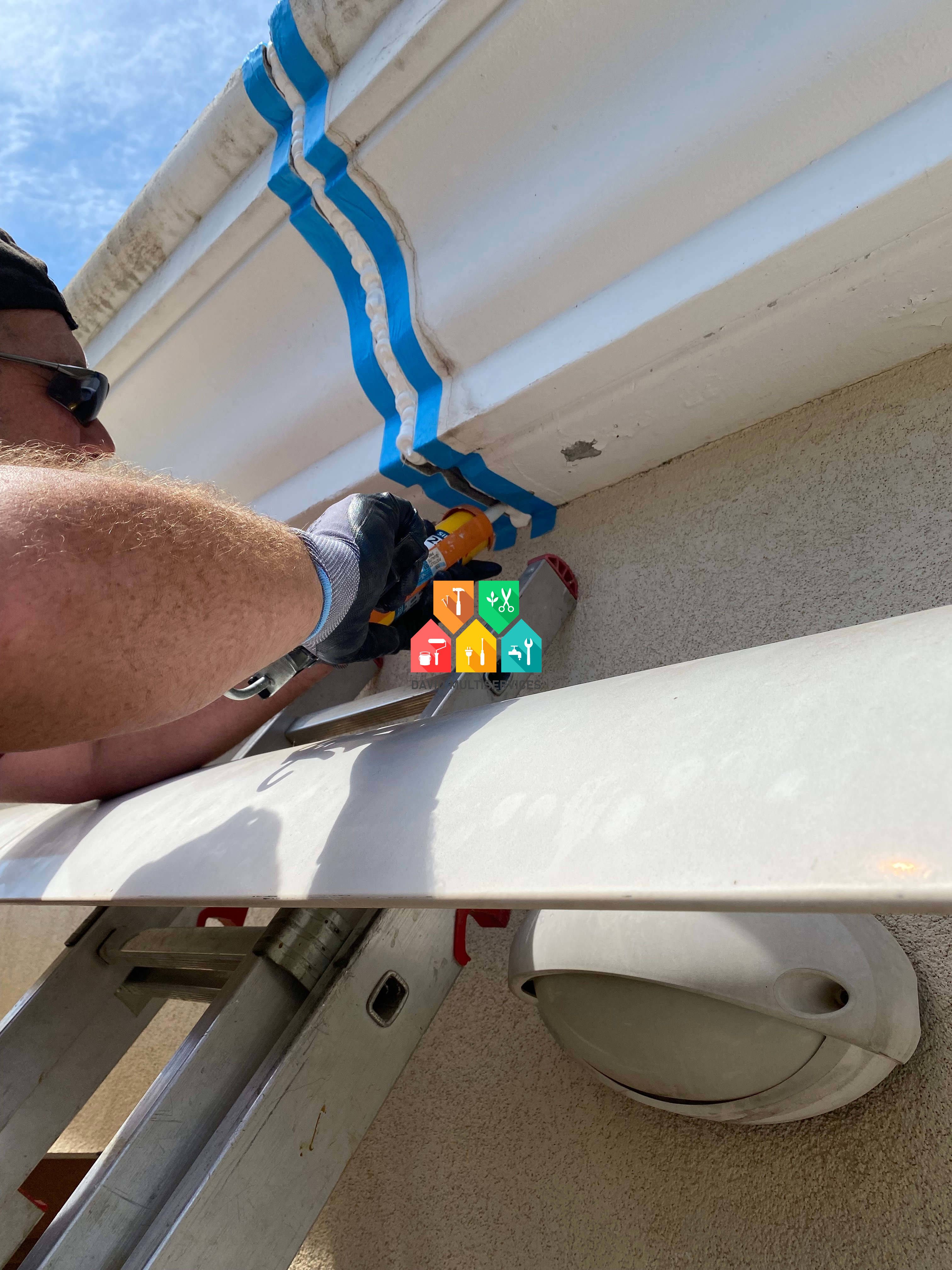 Boucher fissure toit immeuble var 83